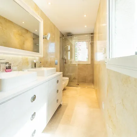 Stella Maris Luxury 4br Pool