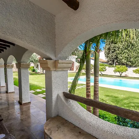 Stella Maris Luxury 4br Pool Villa