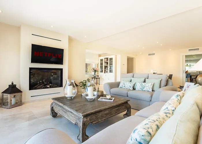 Stella Maris Luxury 4br Pool