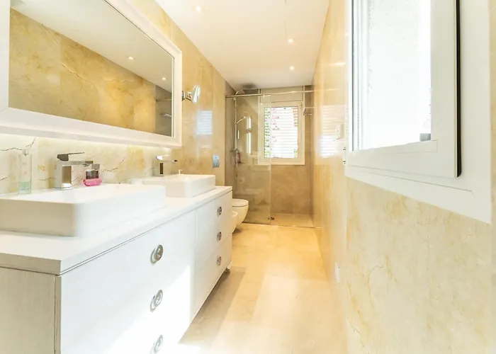 Stella Maris Luxury 4br Pool
