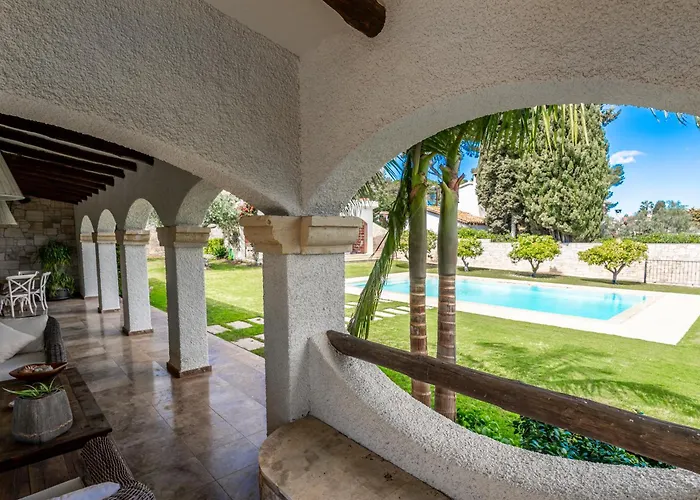 Stella Maris Luxury 4br Pool Villa